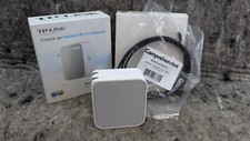 TP-Link TP-WR710N Pocket Size wifi router with USB charging port 150 Mbps 10/100 picture