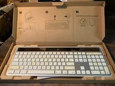 Logitech K750 (920-003472) Wireless Keyboard picture