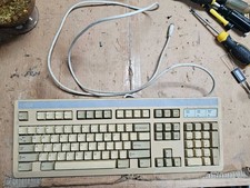 Retro Vintage Gaming AST Keyboard 120077-101 AQ6-MTN4XZ15 KB-101 picture