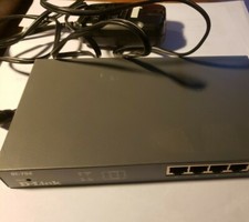 D-LINK MODEL No: DI-704 INTERNET GATEWAY AND FIREWALL WITH 4 Port Switch picture