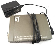 Level One GVT-4001 GigaBit Ethernet Media Converter 10/100/1000Base-T READ F132 picture