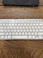 Apple Wireless Keyboard A1314 – Bluetooth – Aluminum – Clean – Works Perfectly picture